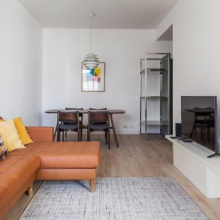 Classy 2Bdr Apartment In Downtown By Lovelystay 리스본 외부 사진