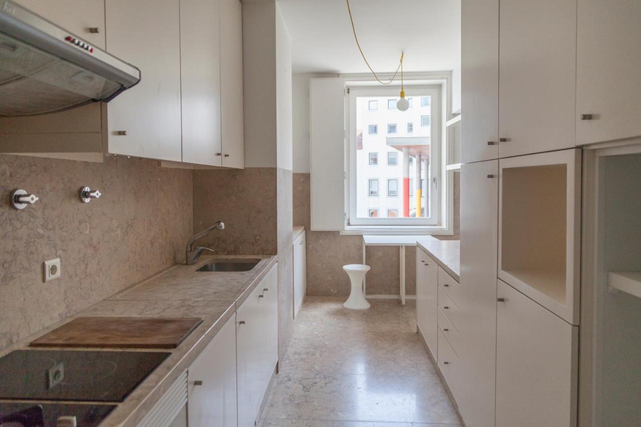 Classy 2Bdr Apartment In Downtown By Lovelystay 리스본 외부 사진