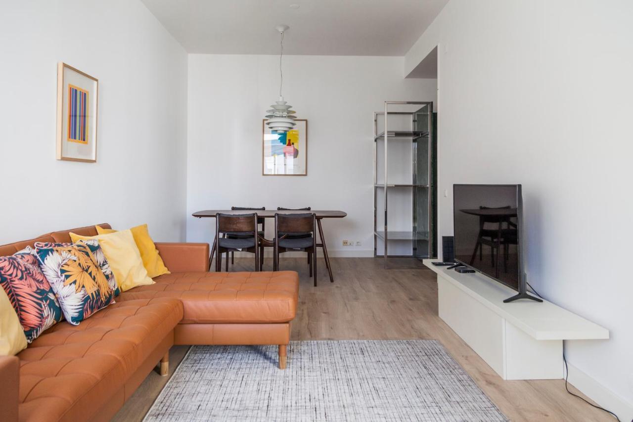 Classy 2Bdr Apartment In Downtown By Lovelystay 리스본 외부 사진