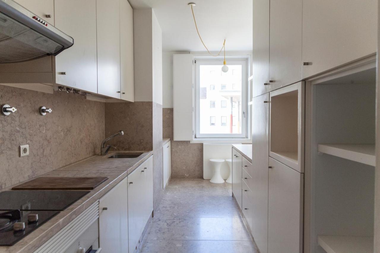Classy 2Bdr Apartment In Downtown By Lovelystay 리스본 외부 사진